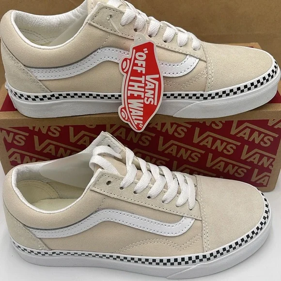 Vans WMNS Tan and White Sneakers Old Skool
Checkerboard Foxing Turtl
VN0A7Q2JDJR - Picture 2 of 16